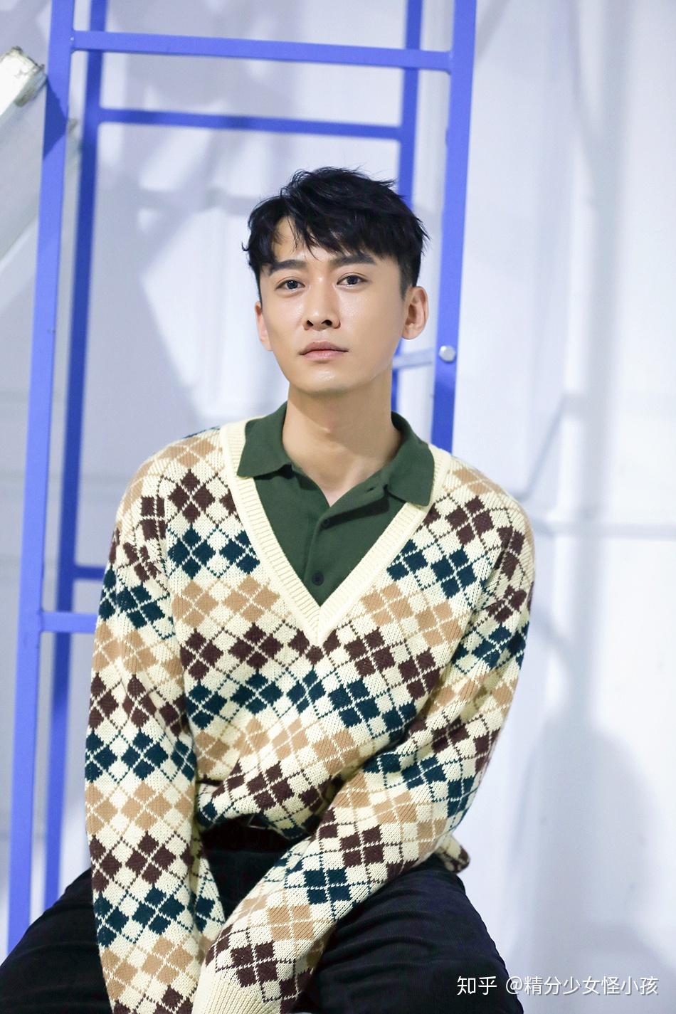 郑奇秋日时尚大片曝光 《在远方》阿畅戏外颜值开挂