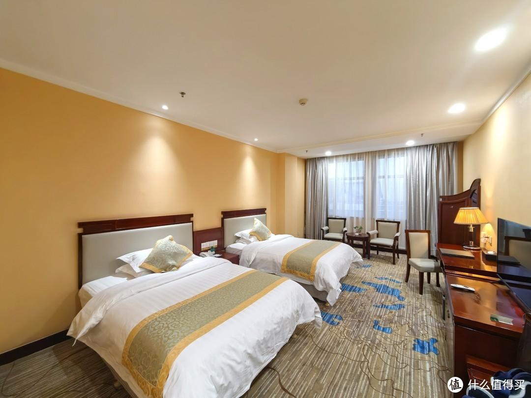 day7:150km一览盐湖,冰川,沙漠,草原和峡谷的神级大道 - 宿哈密宾馆