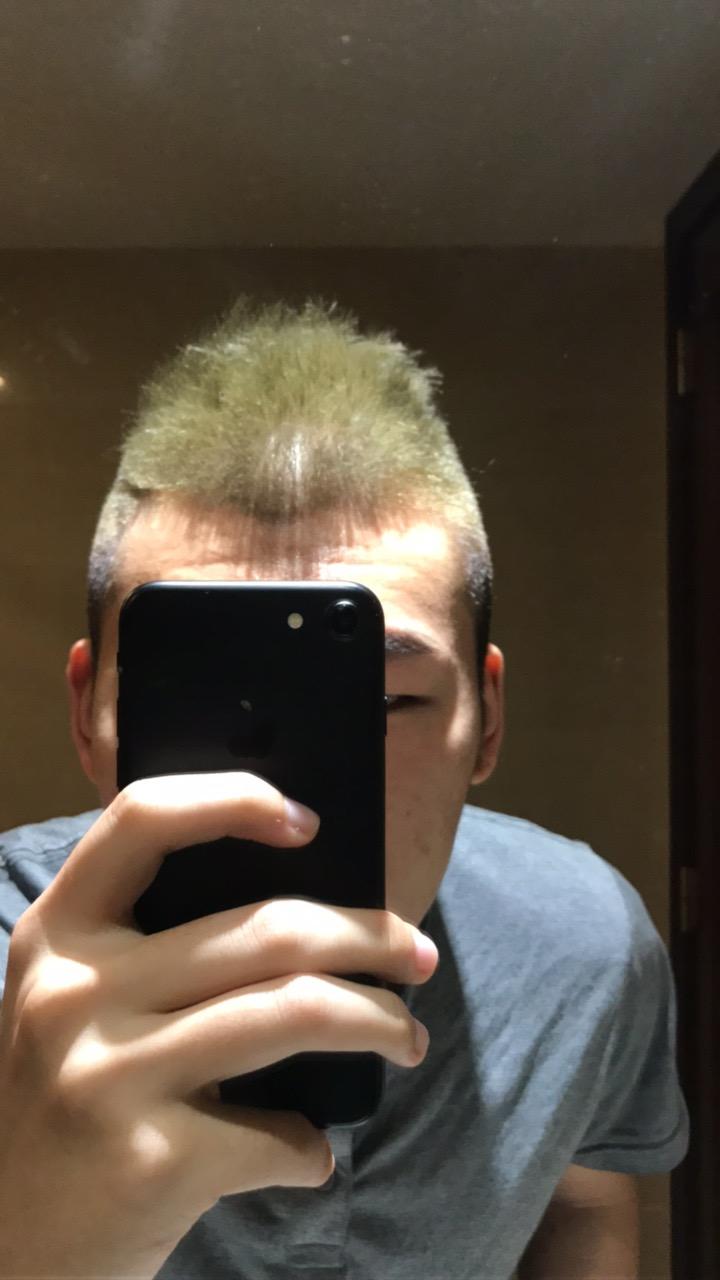 男生染绿色头发会不会很奇葩?
