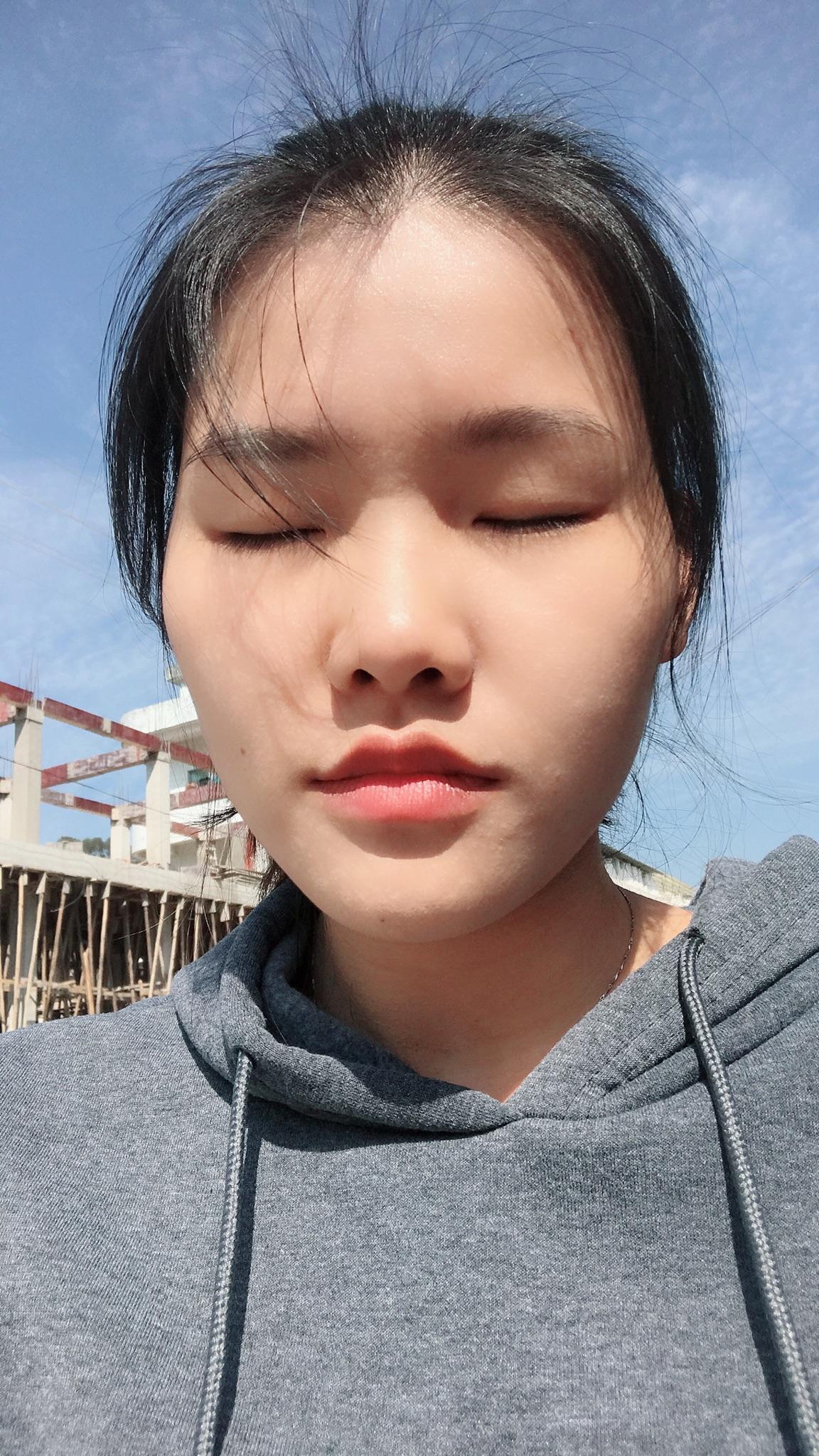 窄额头小眼睛高颧骨塌鼻子菱形脸适合什么发型