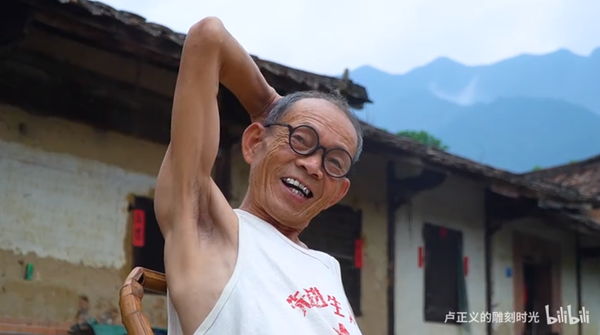 网友:"不,这其实是27岁程序员辞职搞雕刻去了哈哈哈哈.