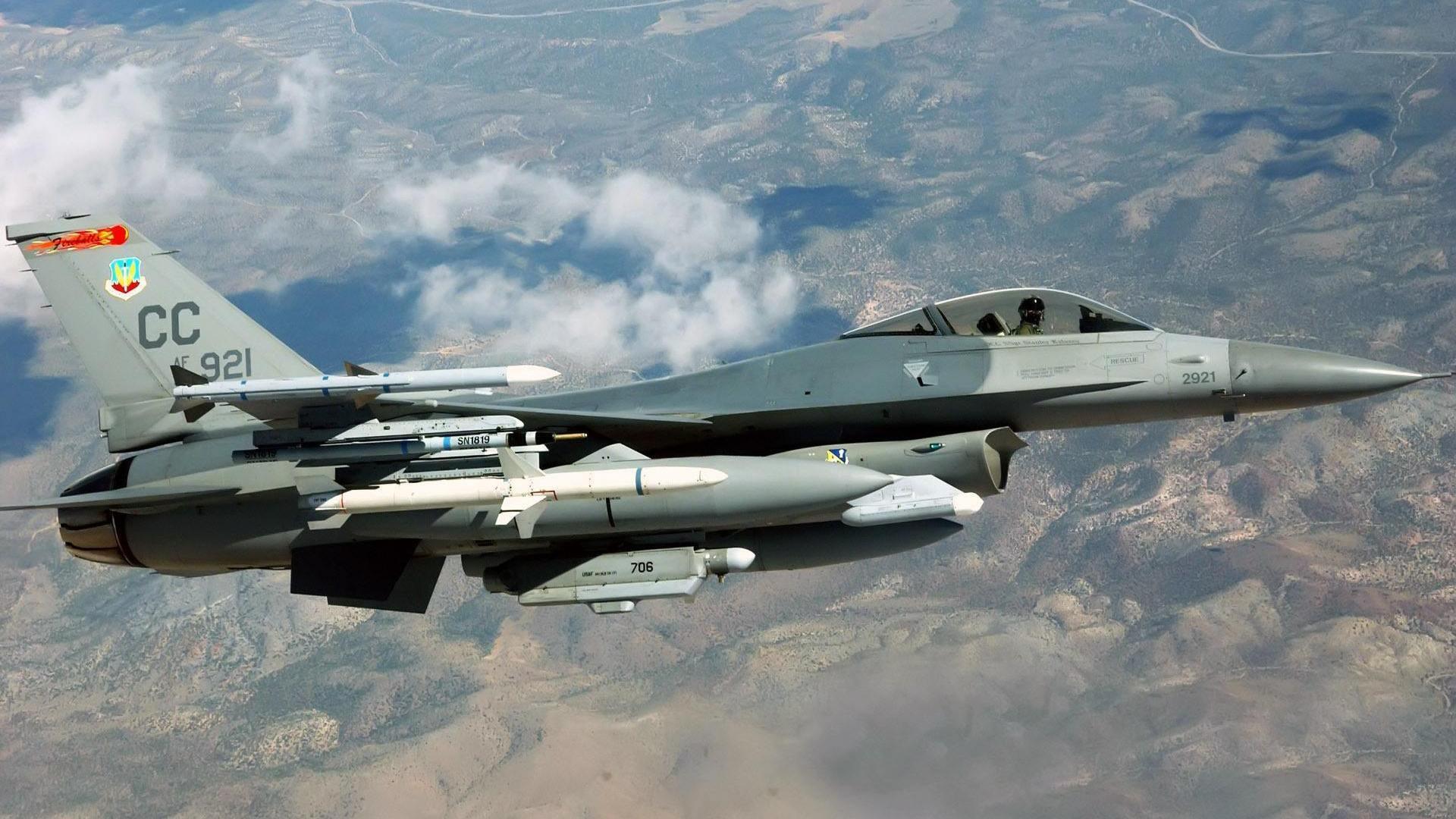 有哪些好看的战斗机壁纸?(最好是苏式和美式的)? - 知乎