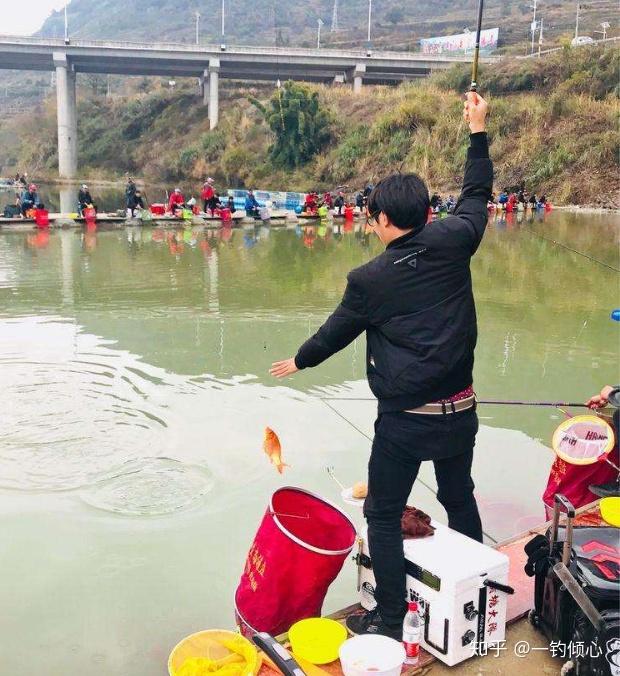 為什麼釣黑坑魚第1個小時能連口後面很多人沒口了個別人還連竿