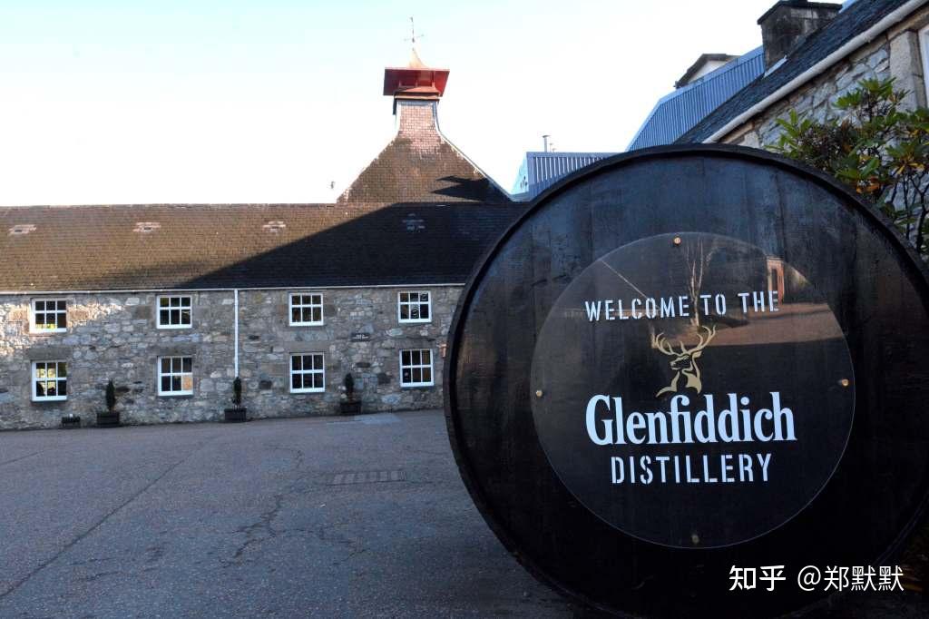 如今的glenfiddich酒厂是苏格兰规模最大的威士忌酒厂之一,占地面积35