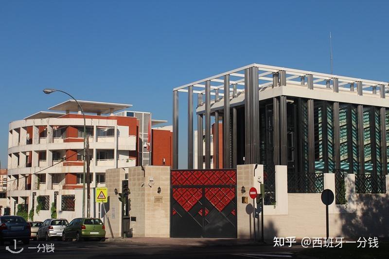 中华人民共和国驻西班牙大使馆领事部接待时间:周一,三,五上午:10.