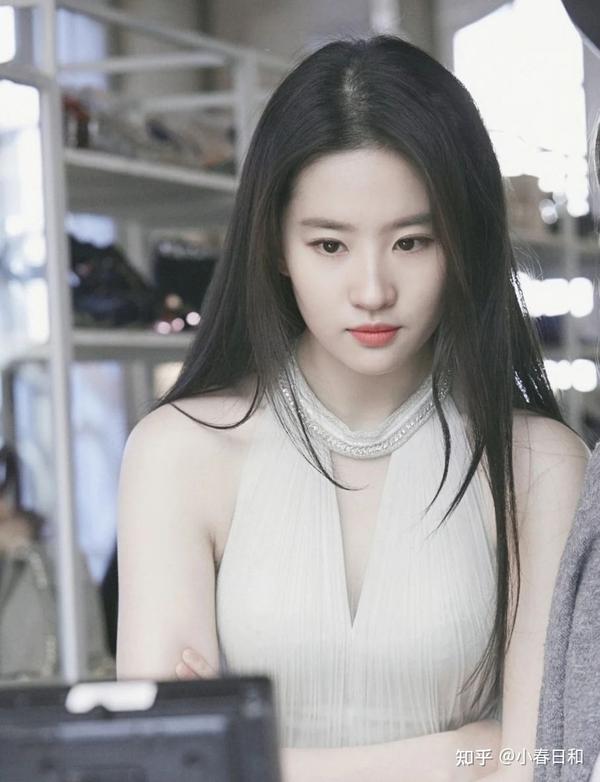 刘亦菲如今还算绝色吗?