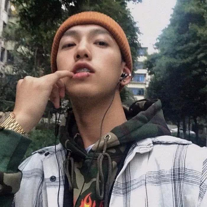 有哪些笑的很好看的男生图片可以当头像