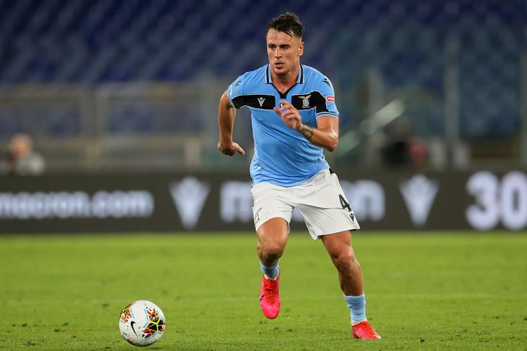 官方拉齐奥后卫帕特里克因咬人被禁赛4轮罚款1万欧