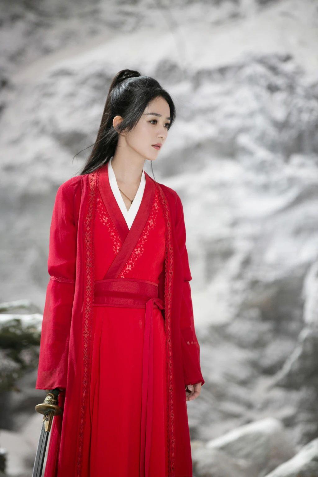 赵丽颖壁纸:身着一袭红衣令人惊艳,举手投足间衣袂翩翩