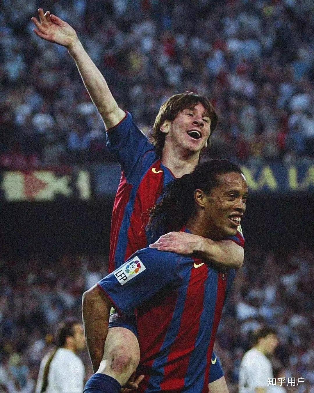 明明梅西的天赋技术和荣誉都远超小罗为什么大众认知中还是小罗的足球