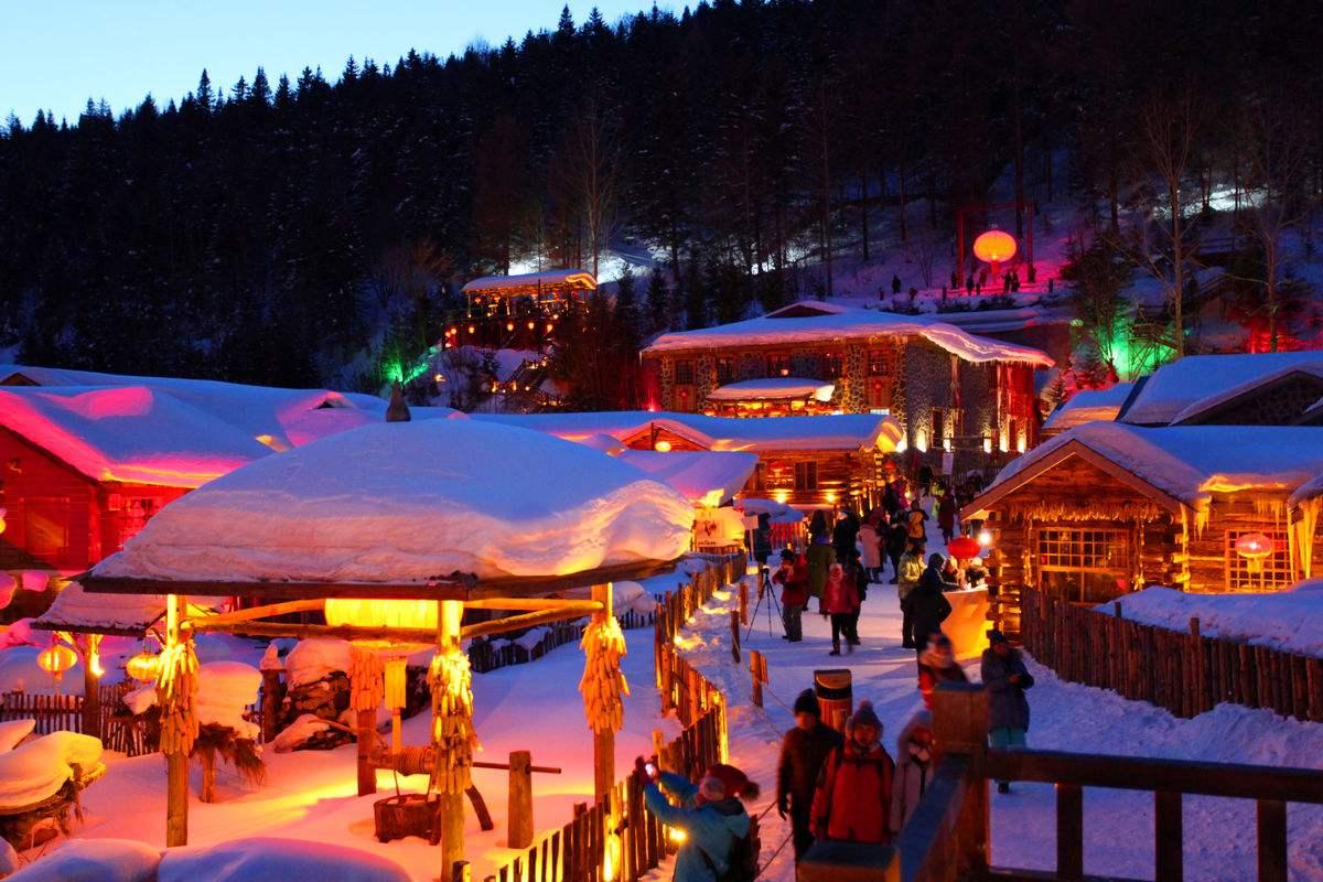 近期想去哈尔滨雪乡亚布力冰雪大世界到哪个机场天气如何穿什么衣服