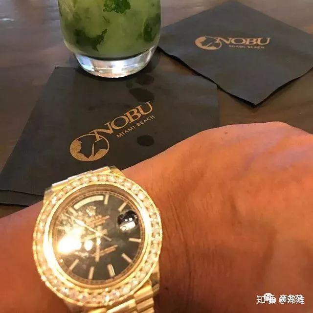 假扮沙特王子炫富20年的网红是怎么靠朋友圈骗人