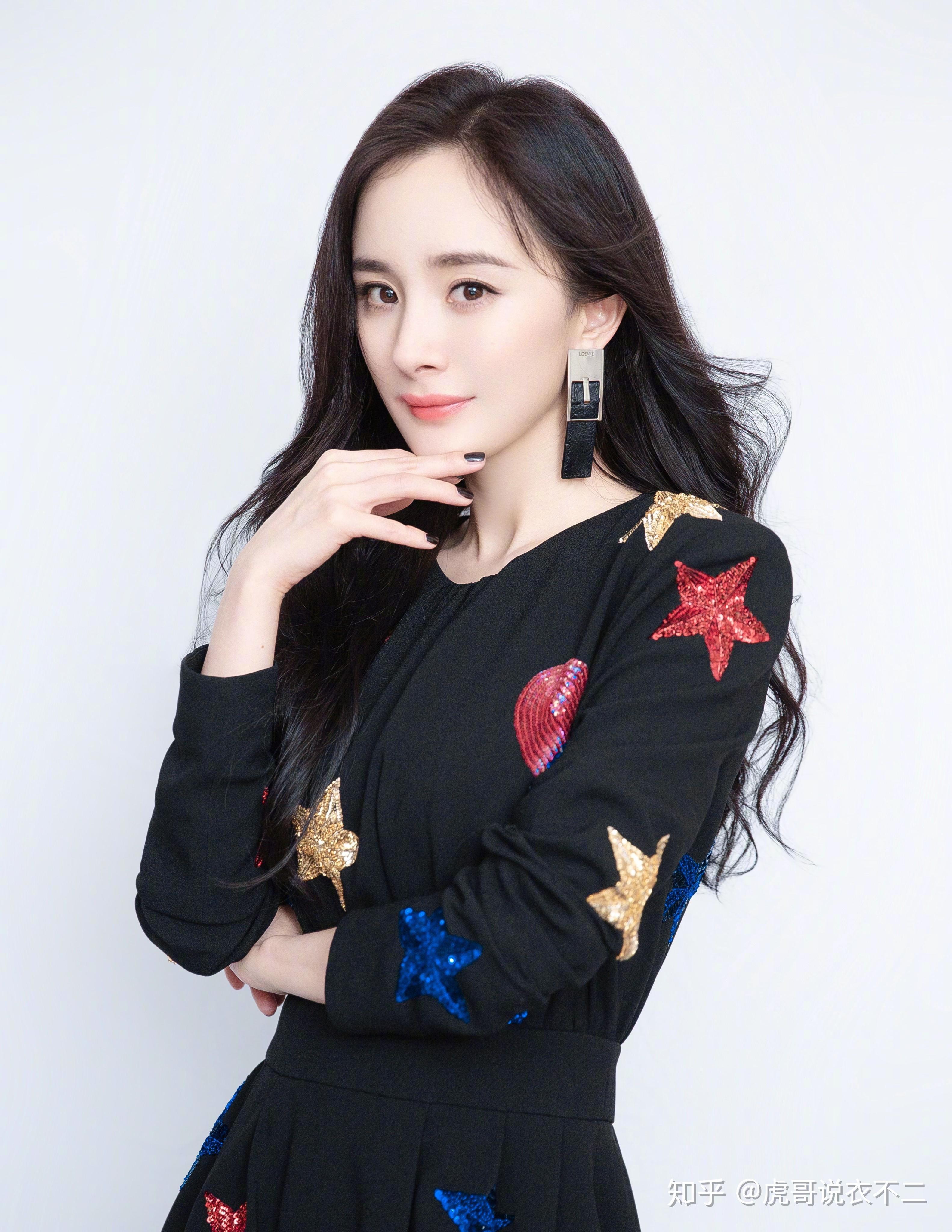 杨幂穿星星短裙,凭"土味"吸睛,快来捕捉今日份优雅大幂幂! - 知乎