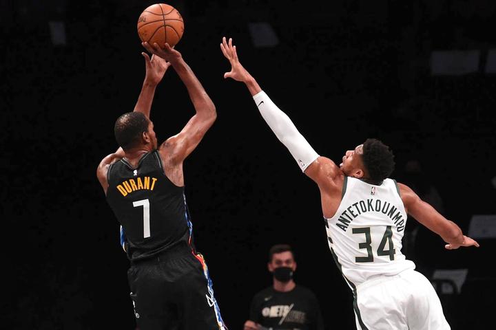 又不是杜兰特即便字母哥拒绝提前续约未来他也大概率不会离队