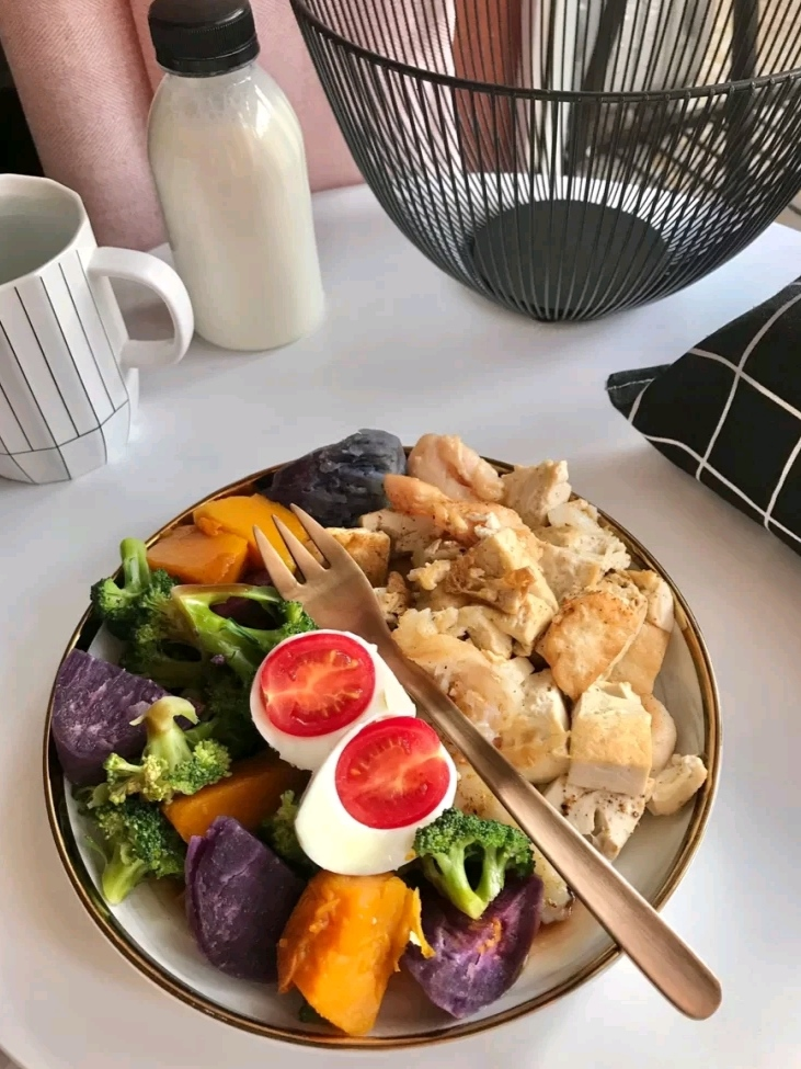 为什么几乎天天去健身房撸铁连续半年了还不见肌肉明显增长难道增肌有