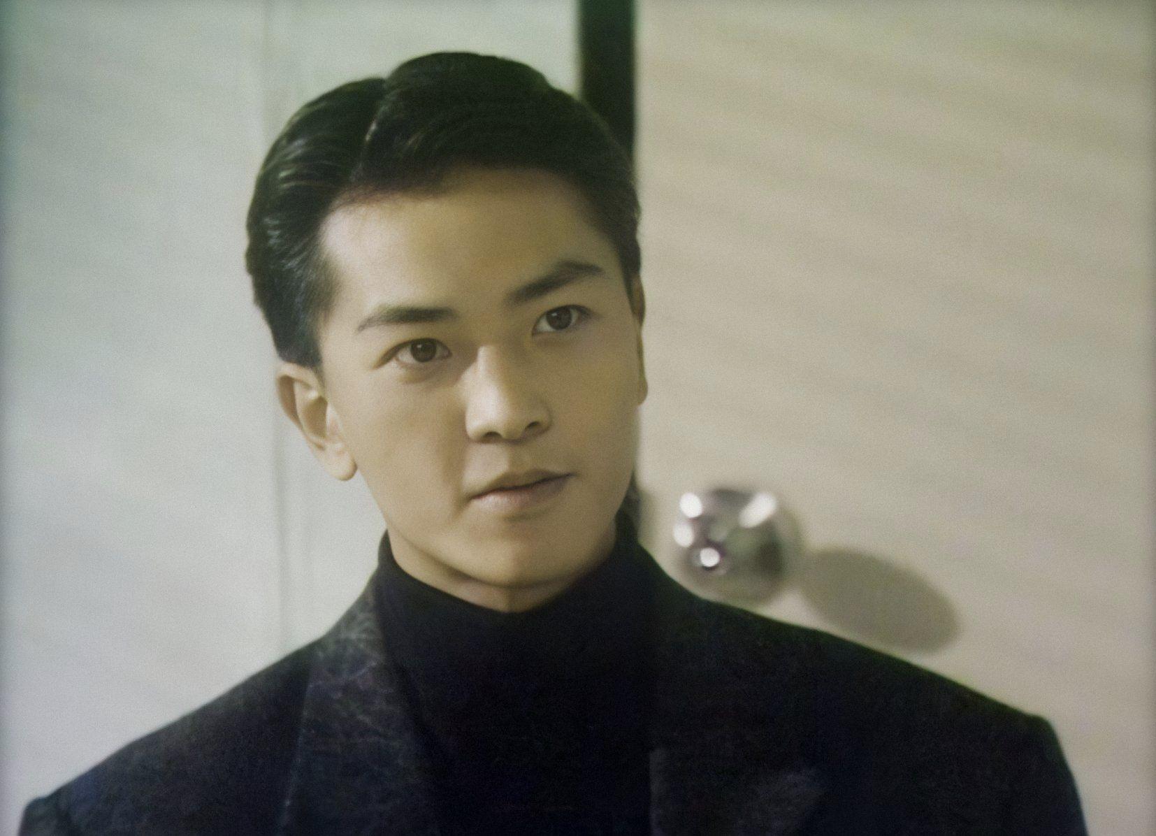 港剧天若有情里面港生对鲁德培是什么样的情感鲁德培对港生是想睡还是