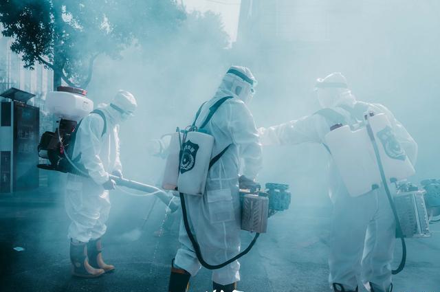 世界疫情如此严重仍有国家对此不屑一顾轻视带来灾难远超病毒