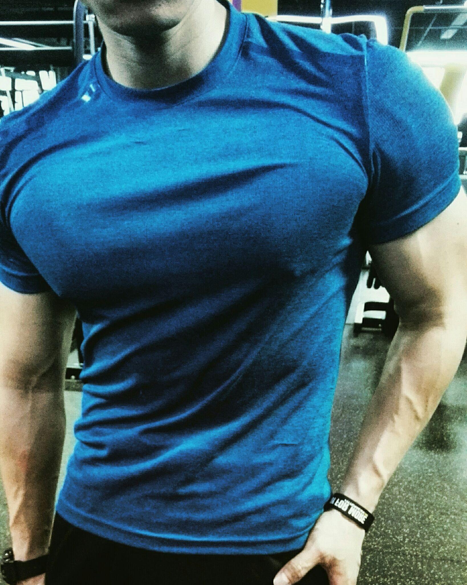 胸肌太大穿衣服难看怎么办