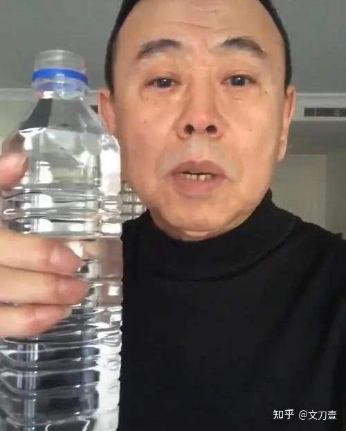 因为在因卖酒翻车之前,曾因消渴症而绝望过的潘长江,经历过人生真正的