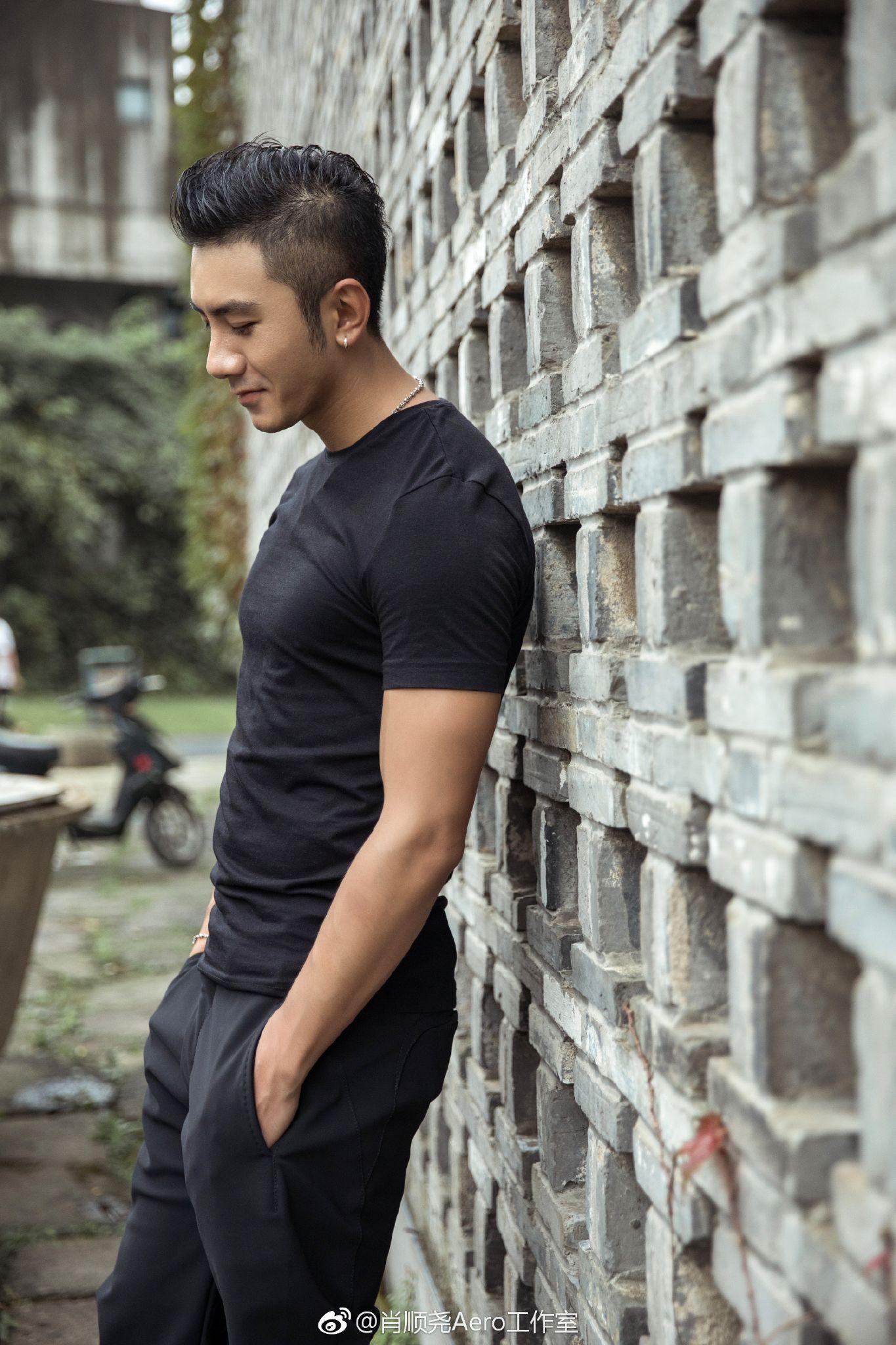 国内年轻一代有比较有阳刚之气的男明星吗? - 知乎