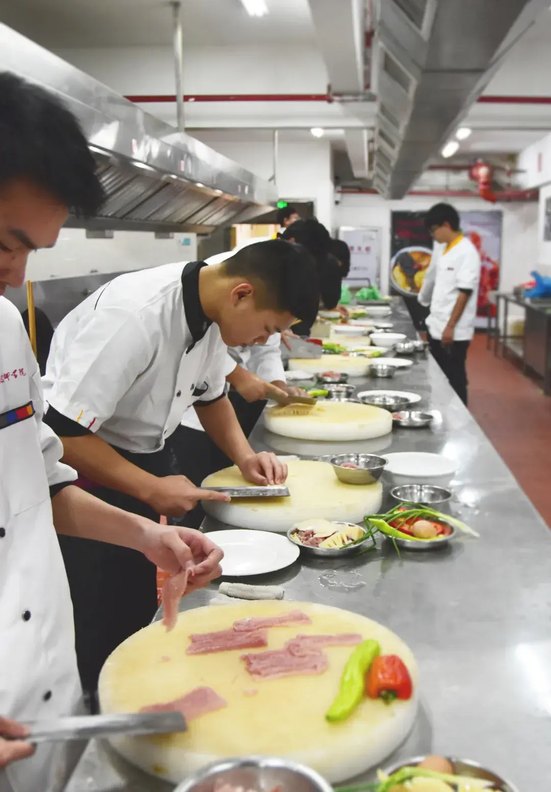 福建中华技师学院2021年福州技工院校烹饪大赛训练现场直击