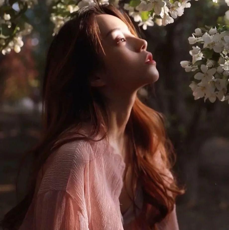 有没有好看的女生微信头像,温柔一点的,真人的头像? - 知乎