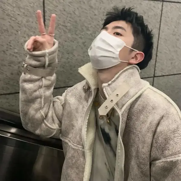 比较有意境的男生头像(共16张)