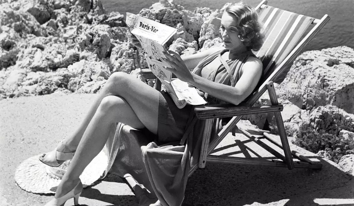 玛琳·黛德丽世间万物匆匆而逝,而只有女神依然闪着光芒.