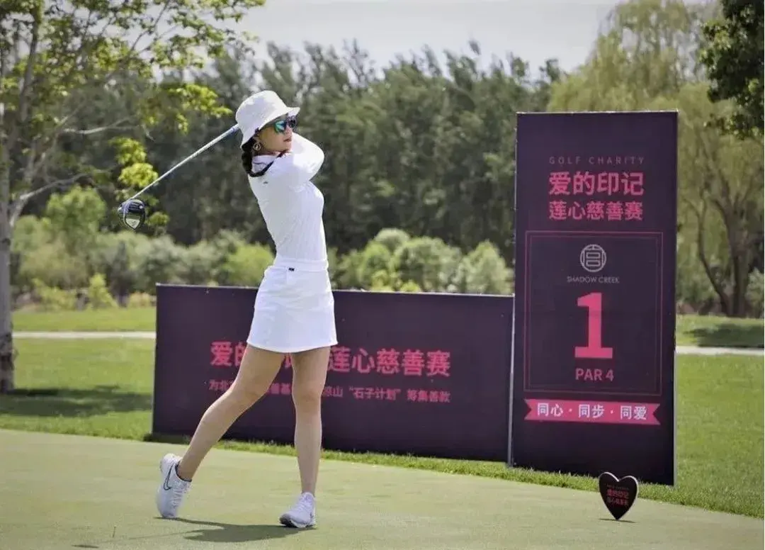 中国高尔夫未来之星张婕娜琳签约caa中国赛场上下书写更多荣耀时刻