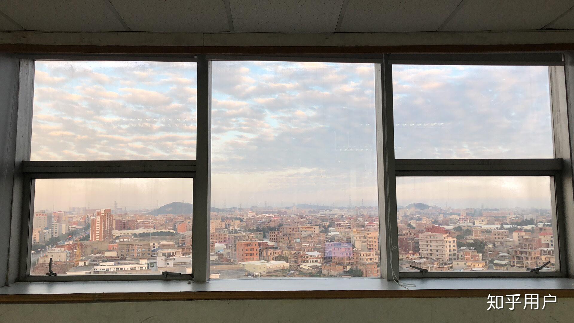 你办公室窗外的景色是什么样的可以用照片或者视频分享吗