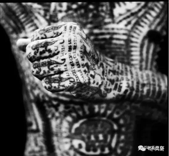 泰国刺符纹身——比想象中还要神秘的泰国肌肤上的艺术！ - 知乎