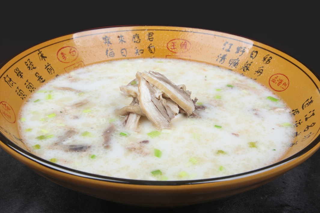 羊肉汤的做法(羊汤怎么熬制才出白汤)