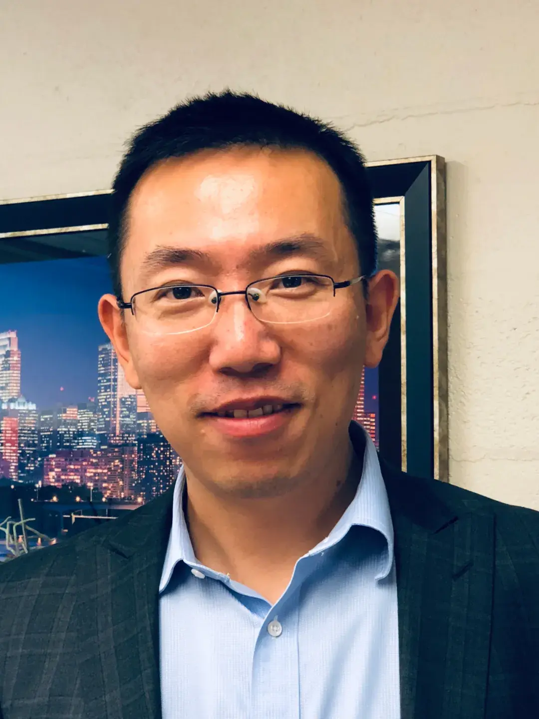 直播光讲线上报告冯亮教授从对称性出发拓展集成光电子学