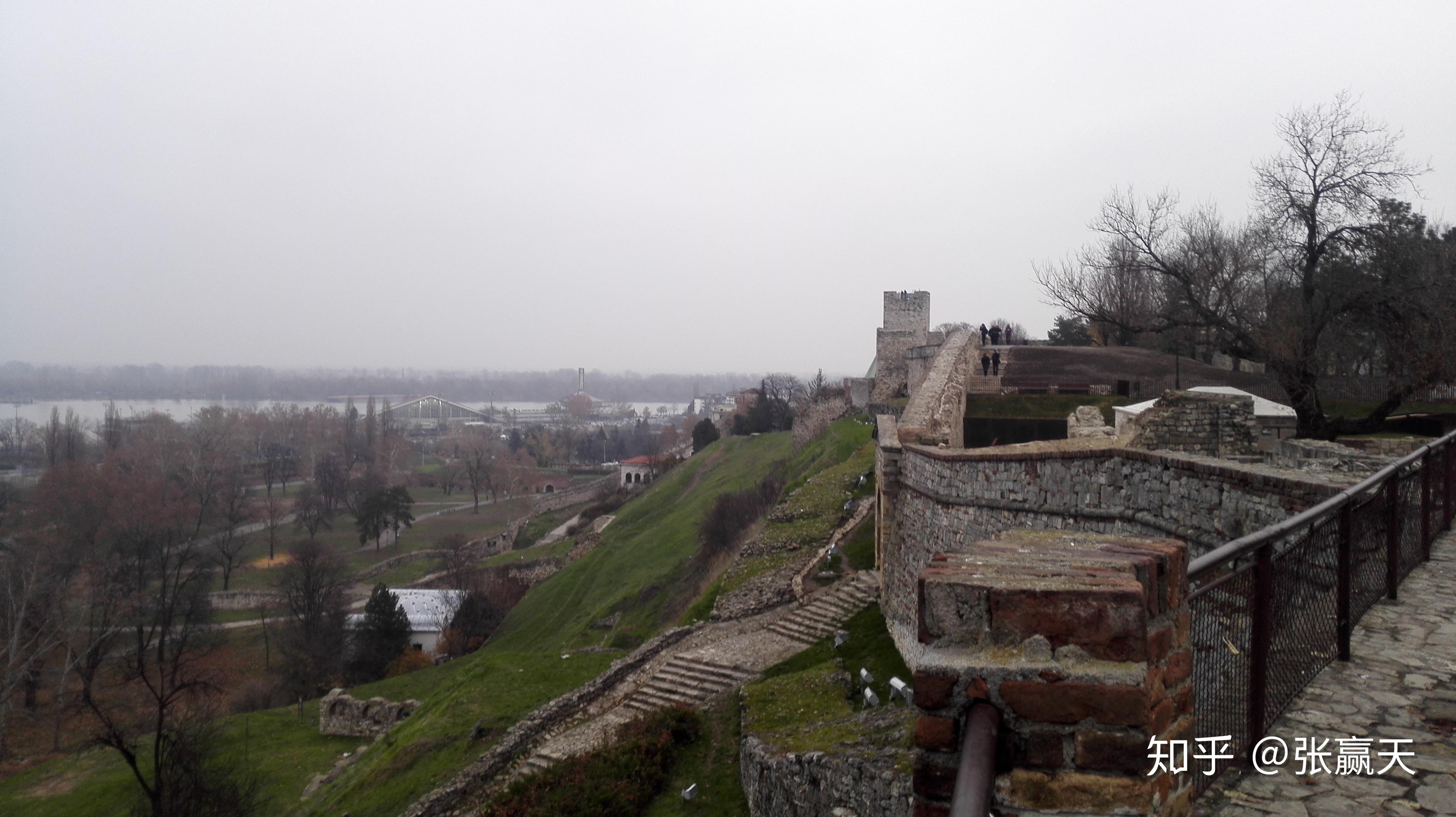 十分有年代感铸剑为犁隔日,贝城大雪城堡外墙城堡原入口到贝尔格莱德