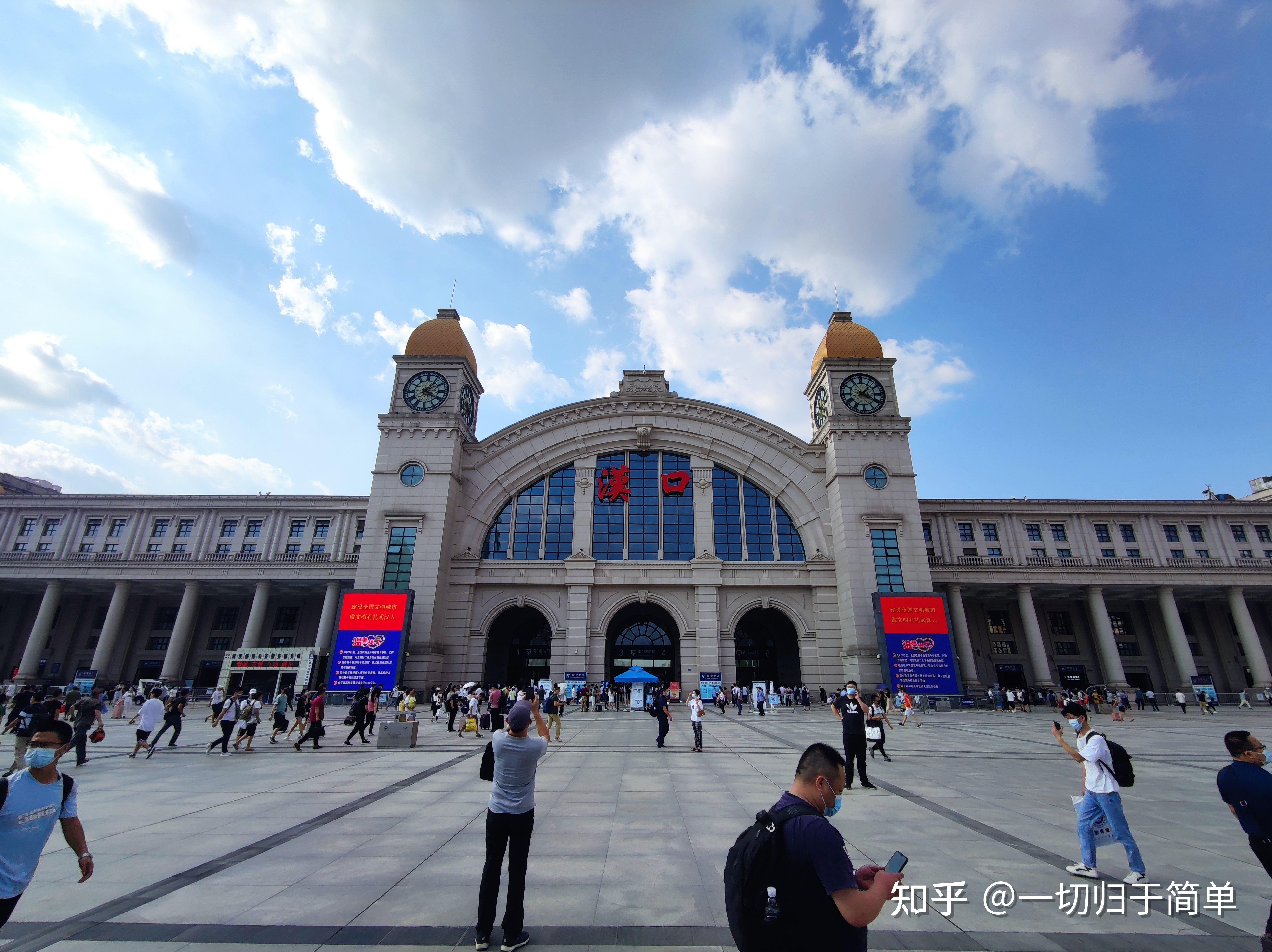 为什么火车站要统一使用红色隶书字体做站名