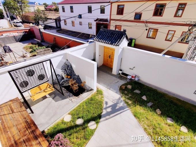 北京延庆的官厅水库,在岸边有一排排的旅游度假住宿,谁知道叫什么名字