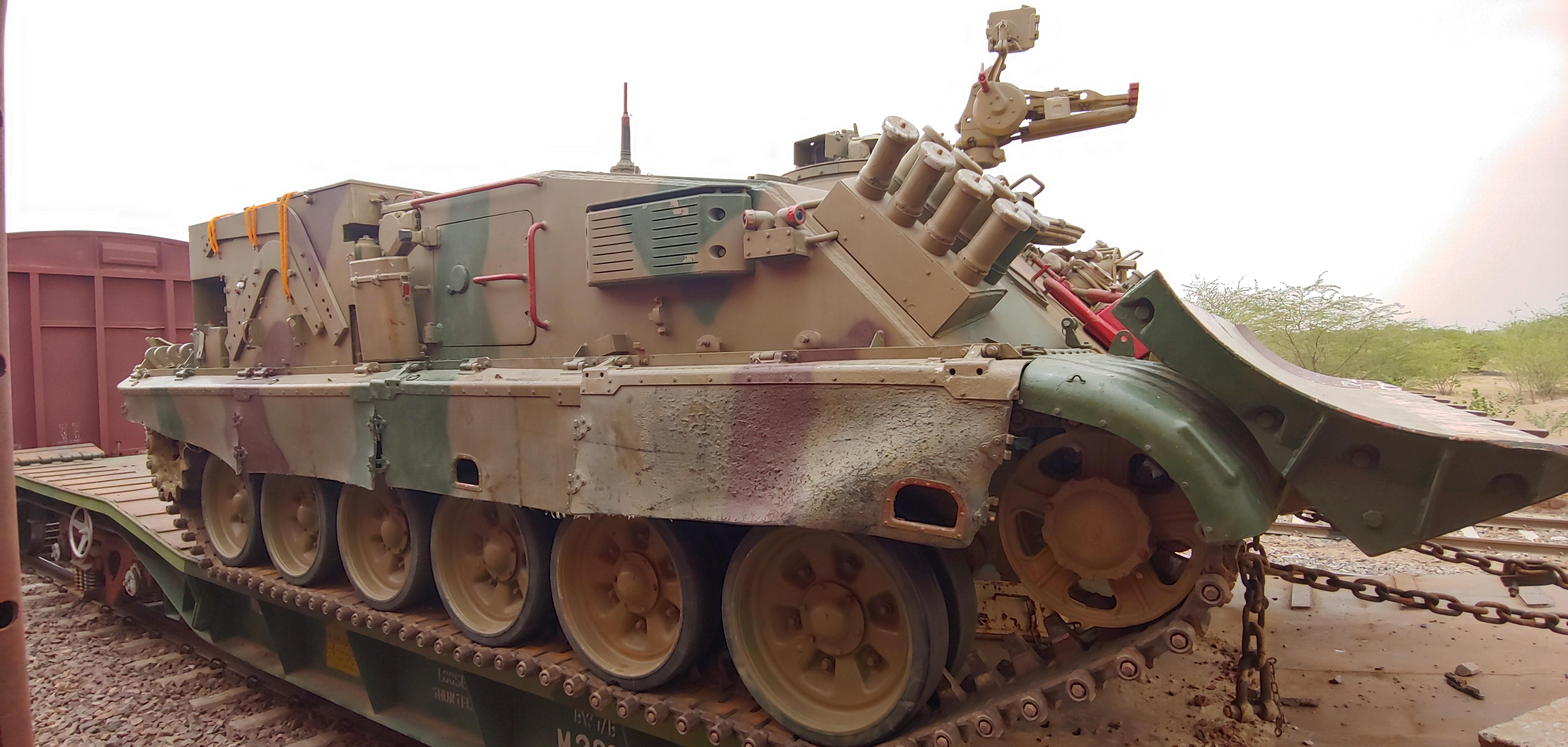 法国gdp被英国赶超_法国杂志lui英国超模