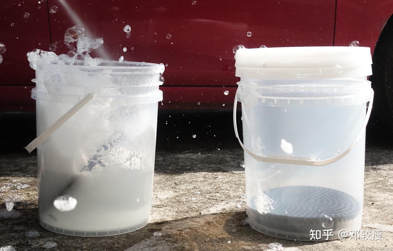 个桶打泡沫(条件不许可的,放在水龙头下快速搅拌也可以)一个桶装清水