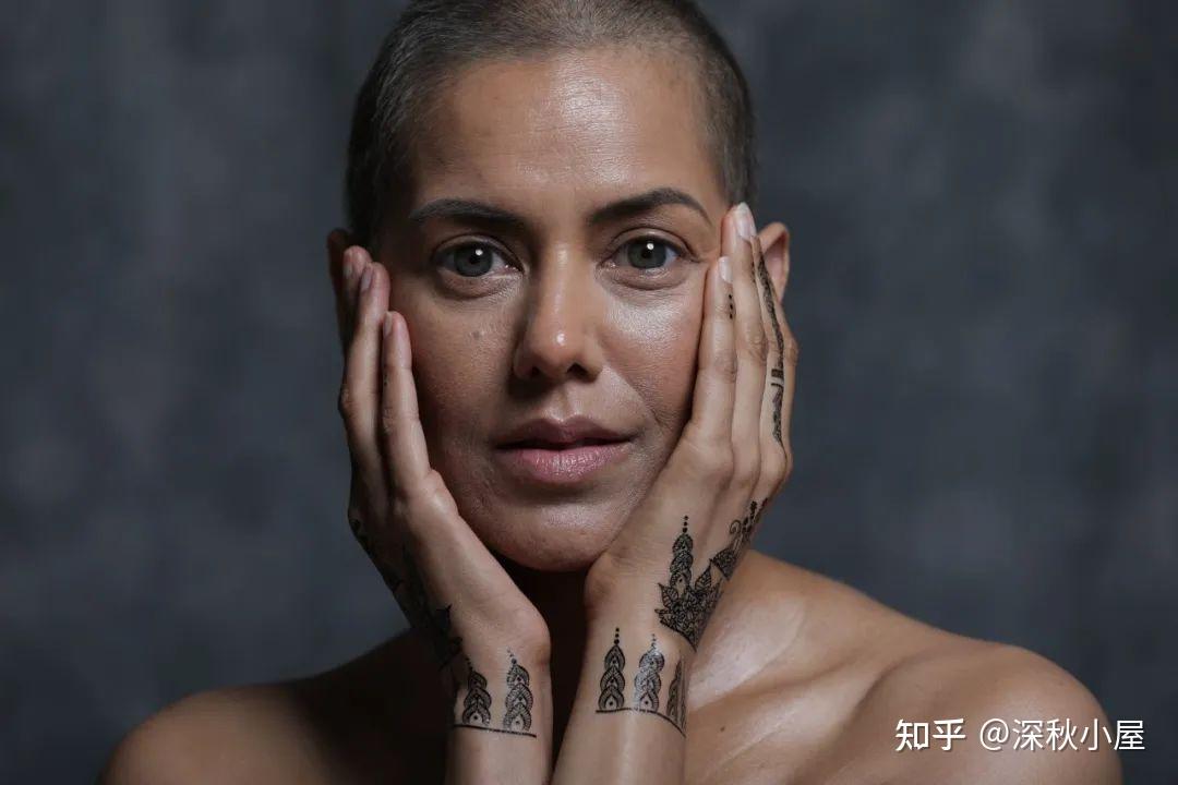 《看不见的世界》与74《同心难改》