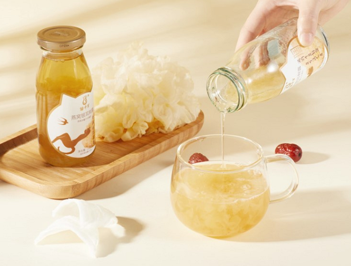 猫千岁银耳鲜露又称有机银耳羹就像新鲜炖出来的银耳羹一样好吃