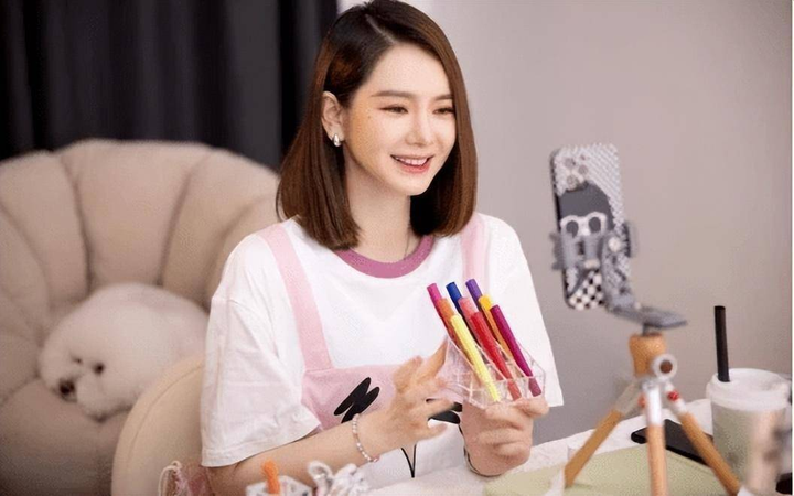 心美科技 戚薇回应直播间售假，称已报警。两家鉴定机构结论是否有效？