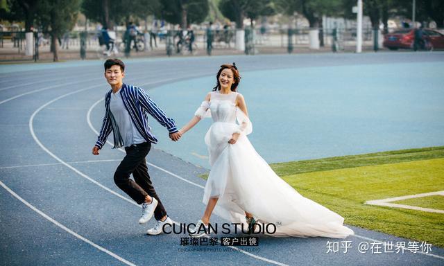 十月底结婚穿婚纱冷吗_动漫婚纱情侣头像(2)