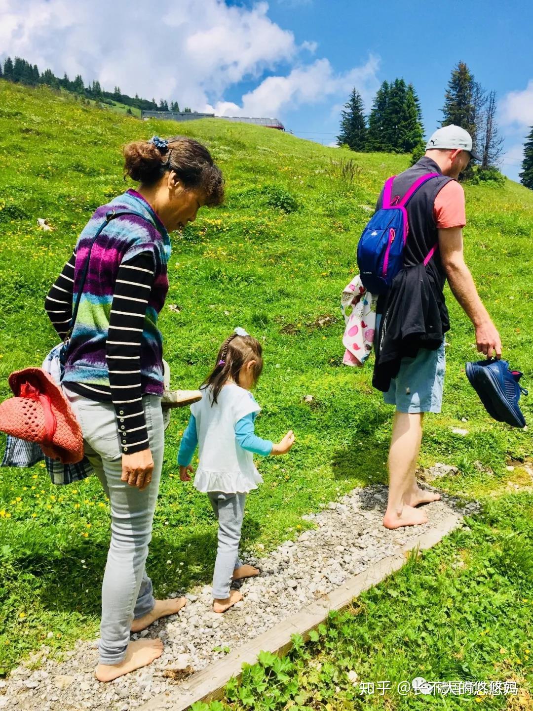 体验欧洲赤脚感官公园谁说再热也不能光脚