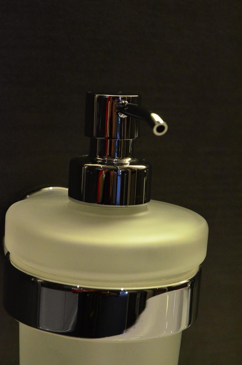 开洗浴需要什么设备