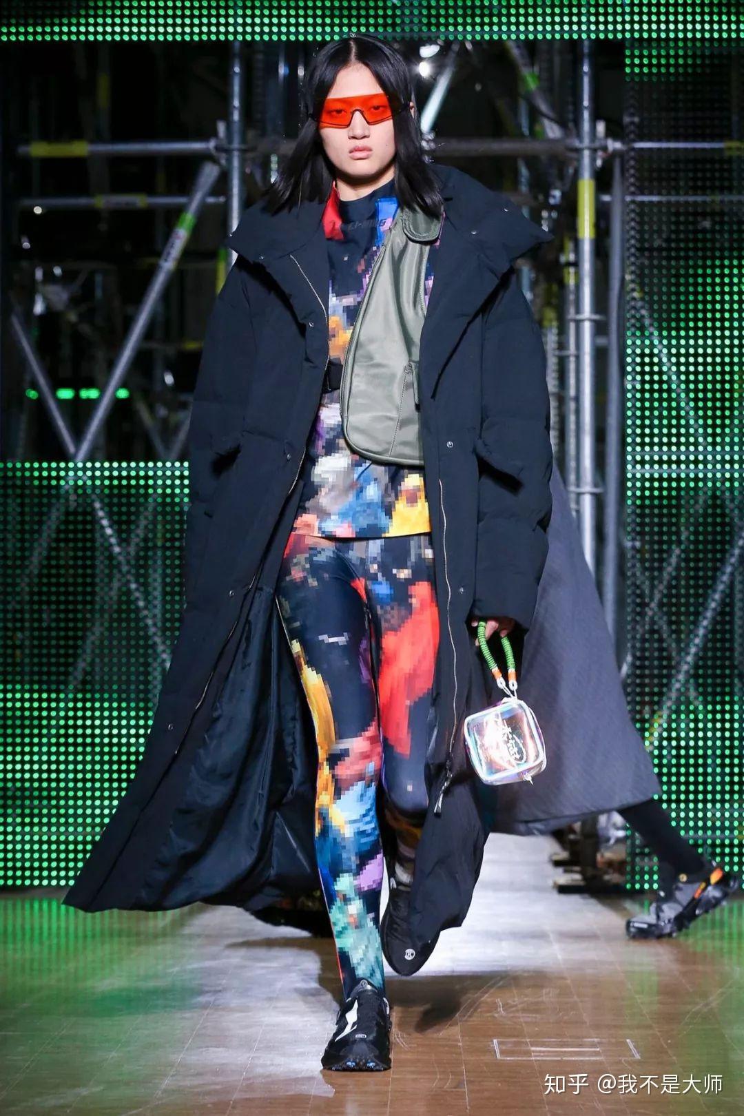 李宁新一季巴黎男装秀请来成龙穿潮服t台走秀功夫系列再次点燃国潮