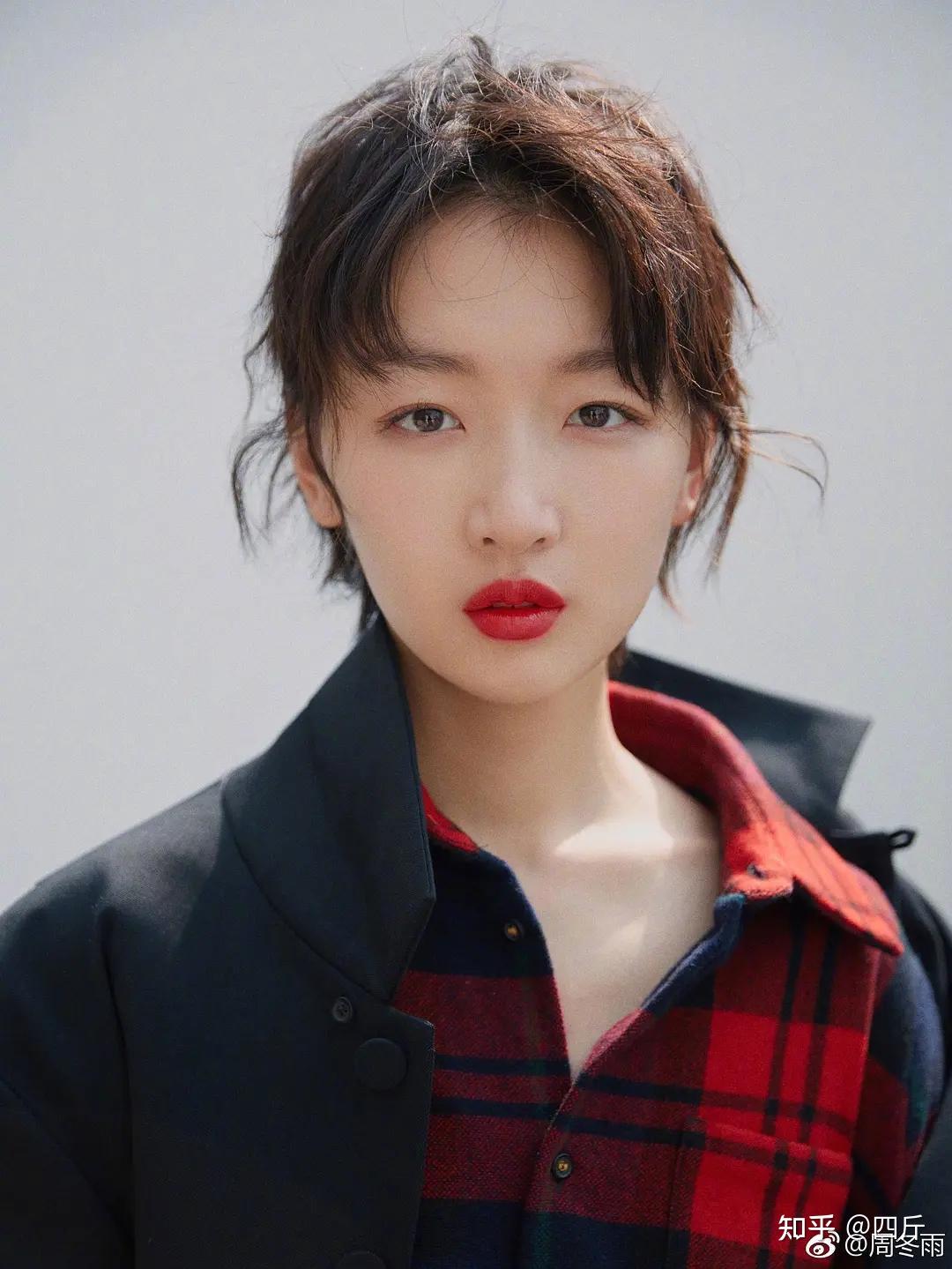 周冬雨杂志照片惹争议!表情怪异动作鬼畜,外国摄影师疑似背锅 - 知乎