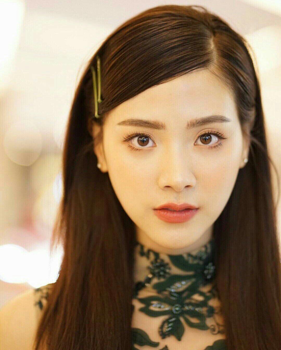 如何评价泰国女演员平采娜长相