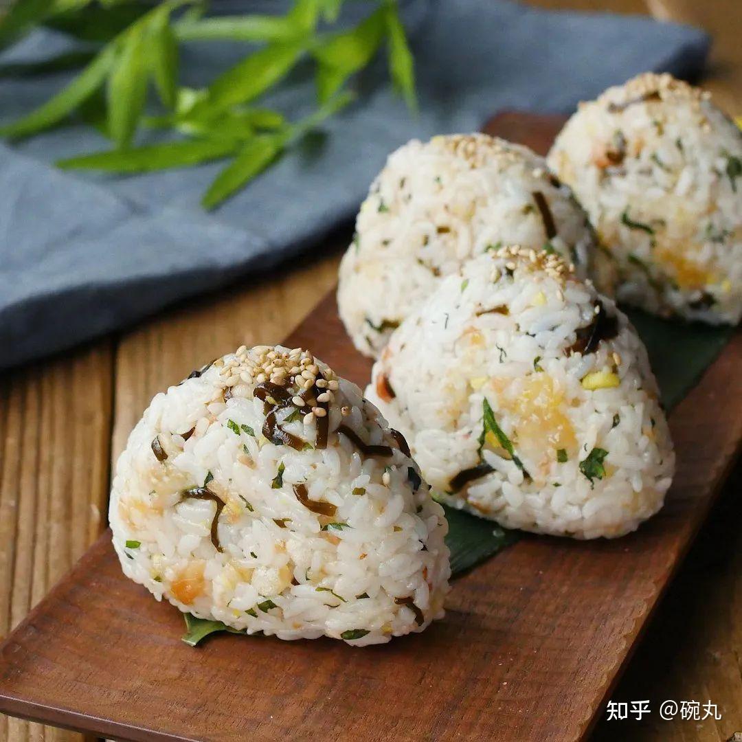 所以,梅干在便当,饭团,茶泡饭中十分常见.