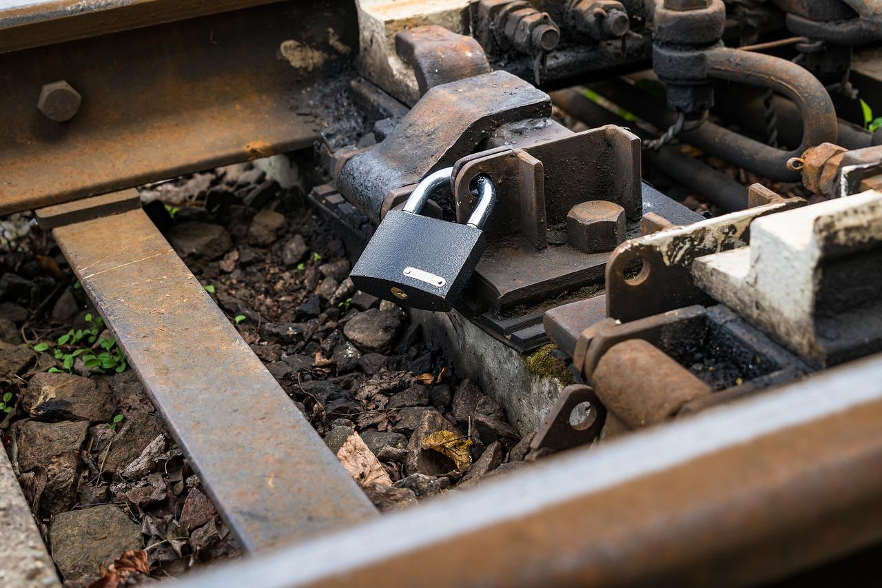 上导轨推拉门怎么拆