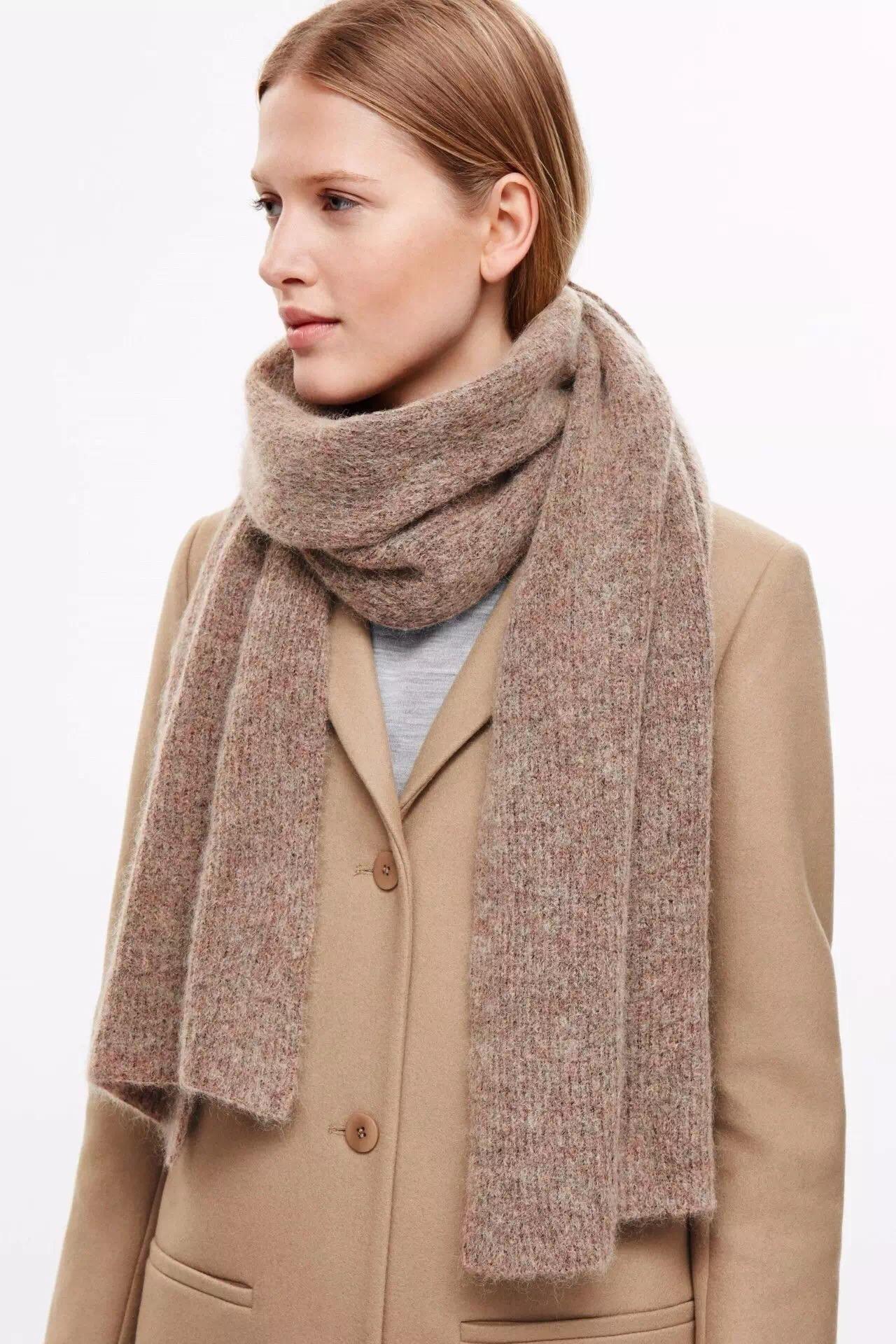 冬季围巾和衣服怎么搭?